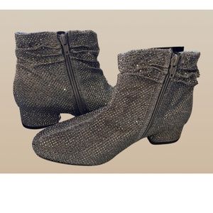 New in Box GB Girls Rocker Girl Silver Ankle Boots  Girls Sz 4